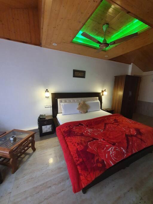 Kasauli Cascade A Cheerfull 4 Bedroom Challet Ngoại thất bức ảnh